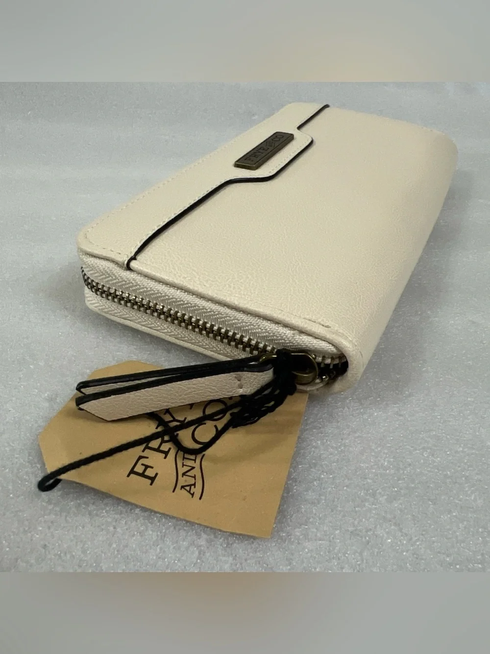 FRYE AND CO. Zip Around Wallet Color White Cap